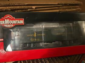 48202-01 Intermountain Ho Milk Car Balers Chocolate #987 Nib