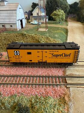 46109-27 Intermountain Railway Co. Ho Santa Fe Refrigerator Sfrd 32385. Super Chief. 46109-27. Iob