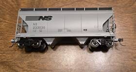 46529-17 Intermountain Railway Co. 472104 Ho Scale Norfolk Southern Two Bay Covered Hopper