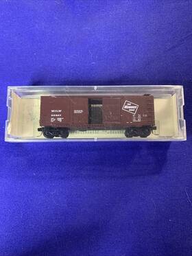 C32429 Kadee 22180 N Scale Milwaukee 40ft Combine Door Boxcar 29902