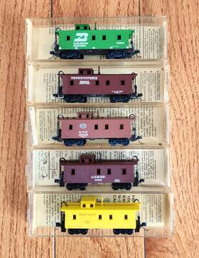 50020 Kadee 50060 50100 50040 50050 Lot Of 5 - N Scale Caboose Prr Nyc Rr Up