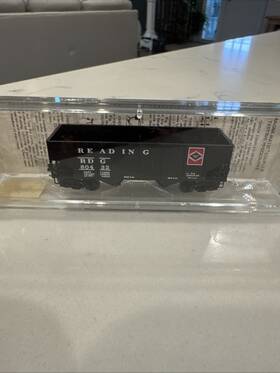 56182 Kadee N Scale 33ft Twin Hopper Rib Side Reading