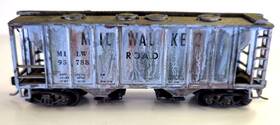 95788 Kadee Ho Scale Milwaukee Road Covered Hopper Car #95788 Couplers Weathered