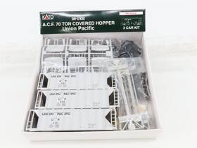38-0102 Kato Ho Scale Up Union Pacific Railroad 2-bay Covered Hopper 3-car Kit
