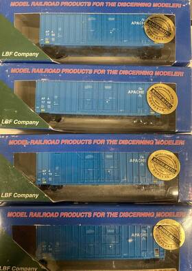 5561 Lbf N Scale 50 Hi-cube Box Car Runner Pack Set Apache Rr Apa Mtl Couplers