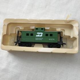 31267 Life-like 8530 Ho Green Caboose Burlington Northern Train Model