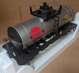 8-87603 Lionel 023922876034 Bordens Tank Car #8-87603 Knuckel Couplers Excellent Condition With Box