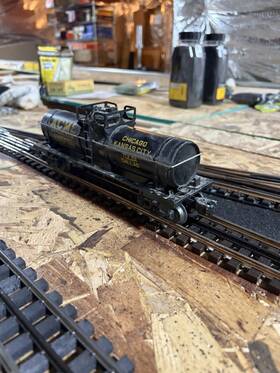 Lionel 44588 1 Gatx Tank Car O Gauge And Chicago Illinois Being Together