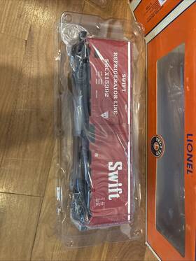 6-17354 Lionel Swift Refrigerator Line Red 40ft Car 17354 O Scale 3 R Nib