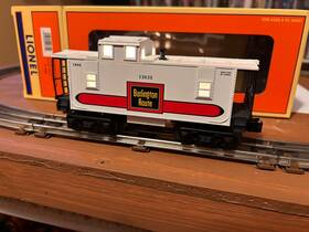 6-19784 Lionel Burlington Sq. Wdw. Cb8 Illuminated Caboose With Die-cast Trucks