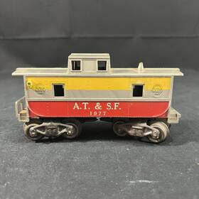 Marx 04556 1977 A.t.& S.f. Caboose - Gray Body With Yellow And Red Bands 8 Wheel