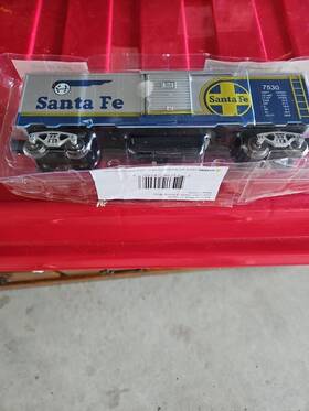 275-9332 Menards O Gauge Santa Fe Boxcar Blue