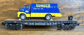 279-8320 Menards Pennsylvania Railroad Flat Car With Sunoco Fuel Truck #9956 O Gauge