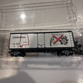 02100372 Micro-trains N Alabama State 40ft Standard Plug Door Boxcar #1819 Nib