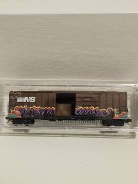 02544731 Micro-trains N-scale Norfolk Southern Weathered Box Car 02544731 Micro-trains N-scale Norfolk Southern Weathered Box Car