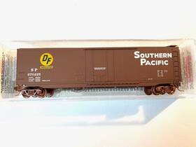 03200380 Micro-trains N Southern Pacific 50ft Standard Plug Door Boxcar #670225