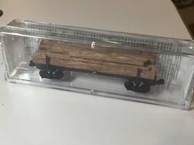 11400180 Micro-trains N Scale 40ft Modern Log Car With Uprights And Load 11400180 Micro-trains N Scale 40ft Modern Log Car With Uprights And Load