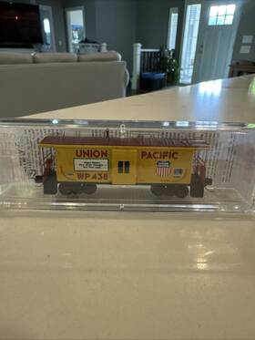 Micro-trains 13000060 N Scale Mtl Bay Window Caboose Union Pacific/ Western Pacific