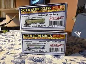 2000004 Micro-trains Ho Burlington Northern 3 Bay Covered Hopper/& Extra Hopper