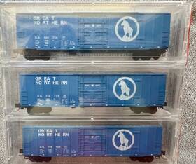 27072 Micro-trains 49450 N Scale Great Northern 3 Pack 50ft Ribside Boxcar