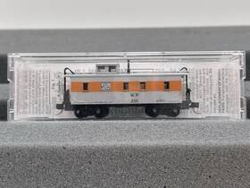51220 Micro-trains Western Pacific 34ft Wood Sheathed Caboose #602 -
