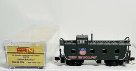 Micro-trains 695140068302 N Scale 100 00 159 Union Pacific Wwii Poster Series 36ft Caboose