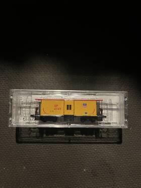 13000320 Micro Trains 695140089857 N Scale 31ft Bay Window Caboose Union Pacific #4747