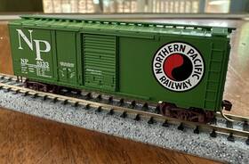 22090 Micro-trains Line Mtl N Scale Rtr #22090 40 Box Car Plug And Slide Northern Pacific Nib Ny