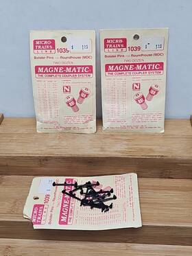 Mtl00312030 Micro-trains Bolster Pins For Roundhouse Mdc # 1039 Lot Of 3 Packs