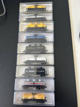 Model Power 037135834552 N Scale Lot Of Nine Tank Cars