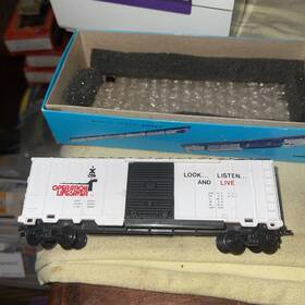7976 Model Power Ho Scale Operation Lifesaver 40ft Boxcar With Sliding Door