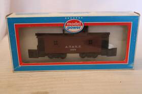 1095 Model Power 9143 Ho Scale Cupola Caboose Atsf Santa Fe Brown #1095 - 1095 Model Power 9143 Ho Scale Cupola Caboose Atsf Santa Fe Brown #1095 -