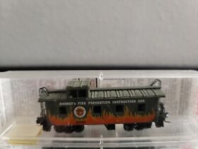 100100 N Scale Micro-trains 36foot Riveted Steel Offset Cupola Caboose Smokey Bear #62000