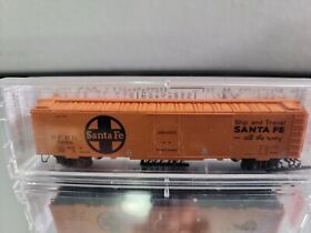 52050 N Scale Micro-trains 52foot Riveted Steel Express Reefer Santa Fe #5033