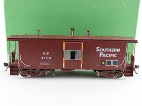 Omi-0779.1 Overland Models O Scale Southern Pacific Sp 4700 C50-9 Bay Window Caboose Brass Train