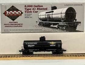 21766 Proto 2000 Ho. Kit #21766 Assembled-rtr . 8 000 Gallon Type 21 Riveted Tank Car