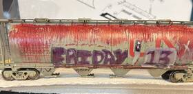 Rapido 679164083398 Ho Scale Custom Weathered Graffiti Canadian National Covered Hopper
