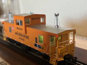 110042 Rapido Trains Milwaukee Road - Wide Caboose Inch Highly Detaled With Interior And Leds- Ho Scale New