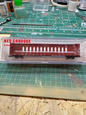 Rn-16603-10 Red Caboose N Scale Union Pacific Brown Centerbeam Car