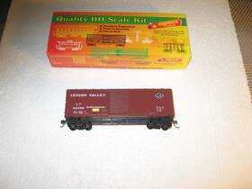 01122 Roundhouse Ho Scale Leigh Valley 40ft Modern Boxcar