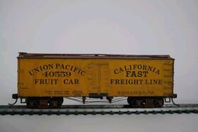 40559 Roundhouse Ho Scale Fruit Car Custom Weathered Boxcar Union Pacific Realistic