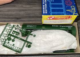 7851 Roundhouse Ho Kit #7851 50 Modern Tank Car Basf Nos