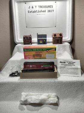 7890 Roundhouse Ho Scale Santa Clause - Farm Fresh Egg Nog 1999 Box Car Kit Nib