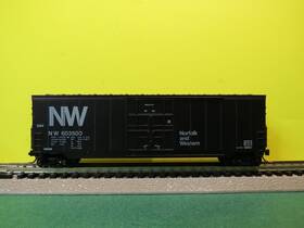8121 Roundhouse N - 50ft Hi Cube Boxcar Norfolk And Western Ln M-m Couplers