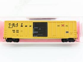 38128 Roundhouse 8266 N Scale Rbox Railbox 50ft Rib-side Single Door Box Car #38128