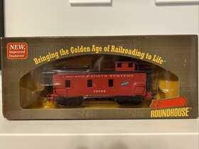 12344 Roundhouse 84276 Ho 84367 Wood Caboose C&nw