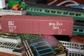 B59-229 Roundhouse Nickle Plate 50 Ft. Plug Door Car 1/87 H0 Scale Kit 4 Layout