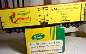S-helper Service 789985005186 Showcase Line #518 Parrot Potatoes Reefer. Mint With Original Box