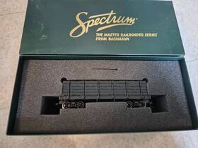 27898 Spectrum Po-7mm 019 On30 Gauge Highsided Gondola - Painted Unlettered Black Boxed