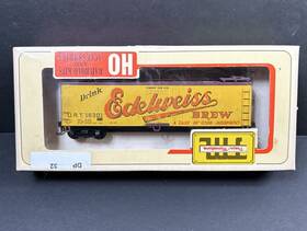 8084 Train Miniature Ho Scale #8084 Edelweiss Beer 40 Wood Reefer